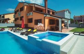 Istria, Pula beautiful villa size 380 m2 with swimming pool and well-established apartments