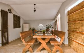 Istra, Fažana okolica, družinska hiša s poslovnim prostorom