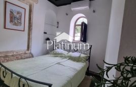 Commercial residential building in the very center of Pula with a sea view